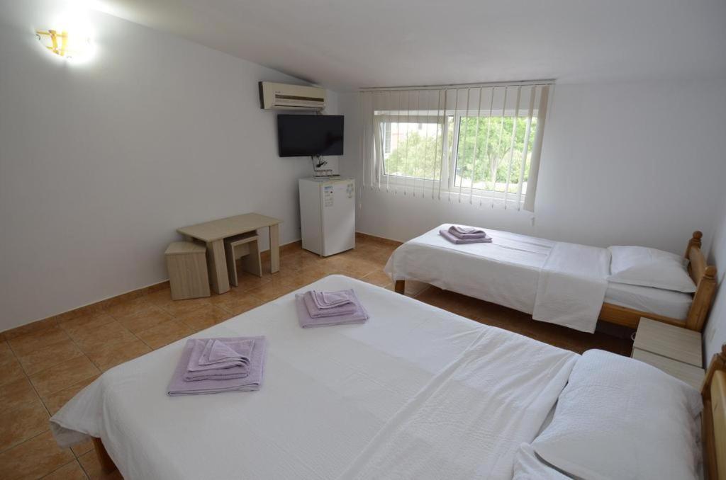 Vila Rara Hotell Costinesti Exteriör bild